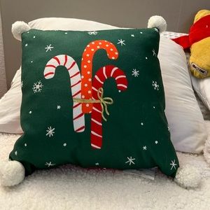 extra throw pillows!